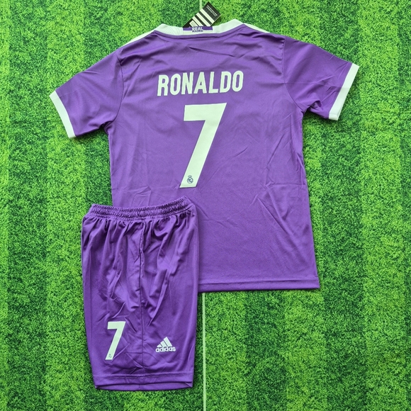 Real Madrid Version Retro Ronaldo#7 Set for Kids - Picture 3 of 5